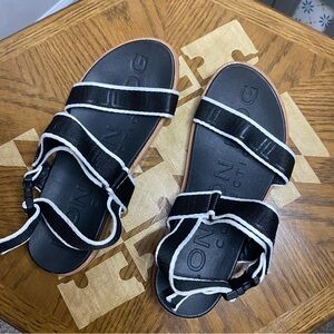 A013 London fog strappy sandals